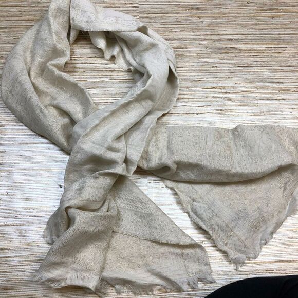 A-126 Badgley Mischka long wrap scarf Ivory /Metallic Gold nwot - Picture 1 of 2